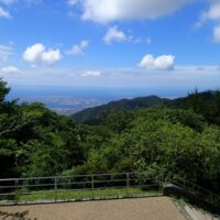 晴天の記念碑台